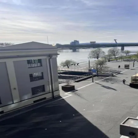 Donald Eurovea Apartment *