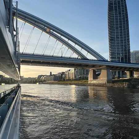 Donald Eurovea Apartment *